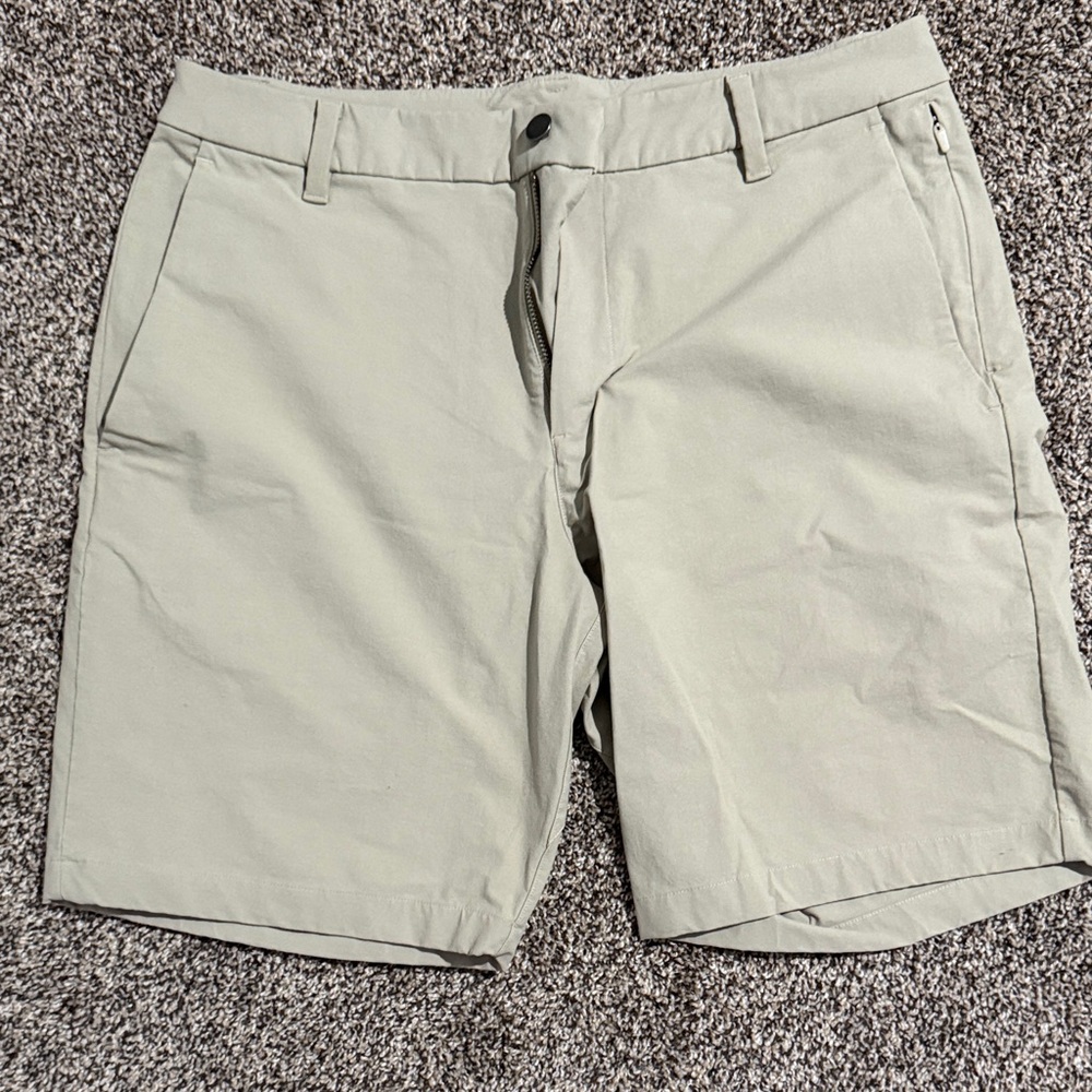 Lululemon Athletica Light Gray Men's Shorts